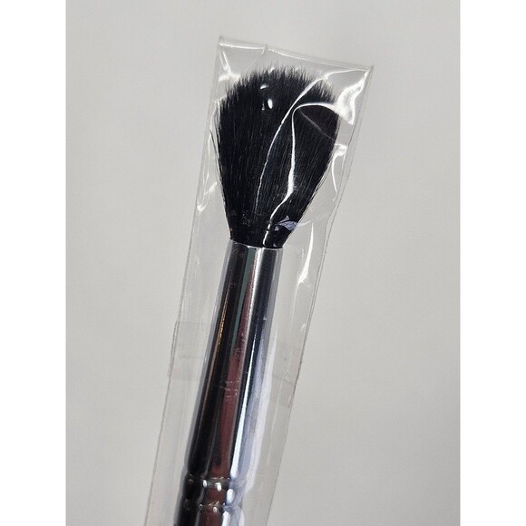 Younique Blending Brush New Sealed - Picture 5 of 5